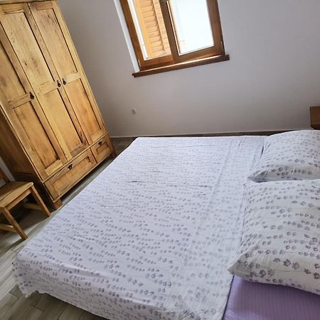 Holiday Homes Sintija Kampor Bagian luar foto
