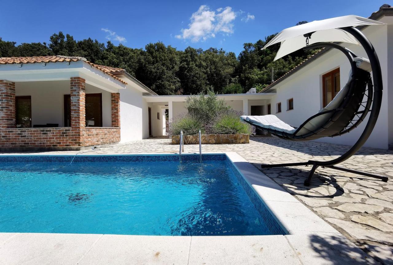 Holiday Homes Sintija Kampor Bagian luar foto