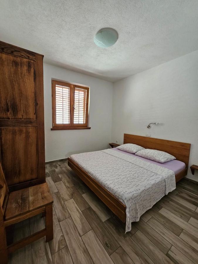 Holiday Homes Sintija Kampor Bagian luar foto