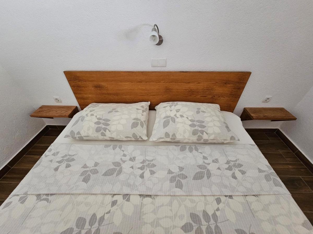 Holiday Homes Sintija Kampor Bagian luar foto