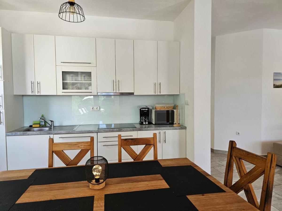 Holiday Homes Sintija Kampor Bagian luar foto