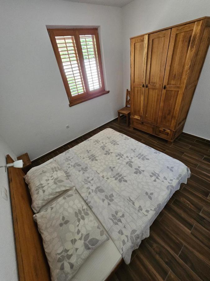 Holiday Homes Sintija Kampor Bagian luar foto